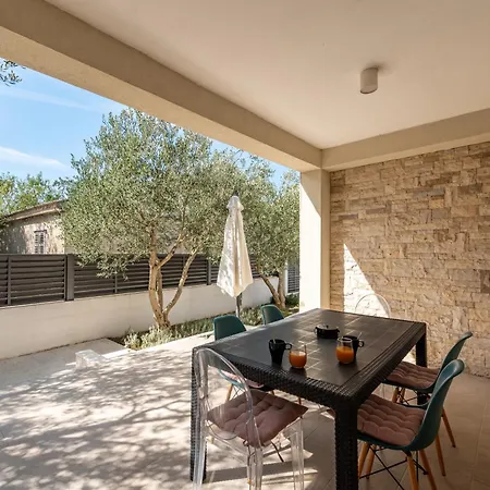Сasa de vacaciones Pool House Olive - Happy *
