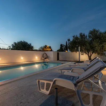 Сasa de vacaciones Pool House Olive - Happy